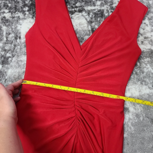 Vera Wang Red Sleeveless Formal Train  Form Fitting Ruched Off Shoulder Zip - Picture 8 of 11